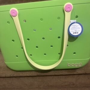 NWT LIME IN THE COCONUT LARGE BOGG BAG